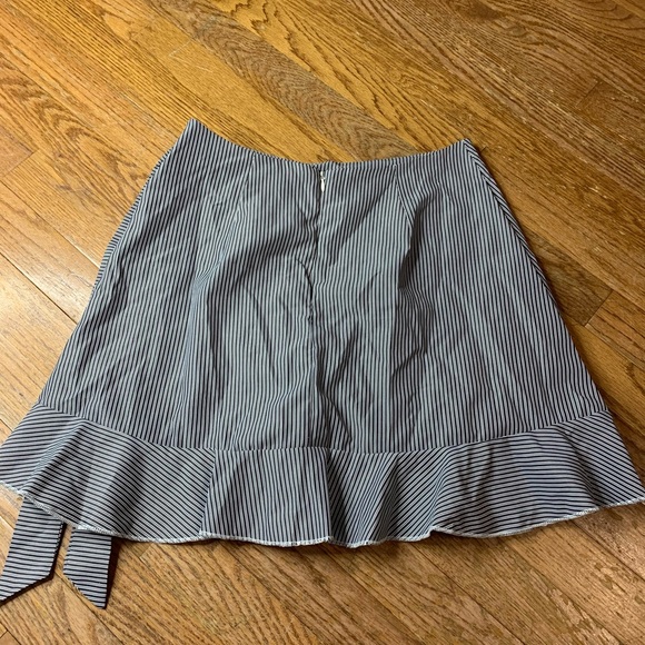 Vestidos Pinstripe Ruffle Wrap Mini Skirt - Size Small - Black & White - Picture 2 of 6